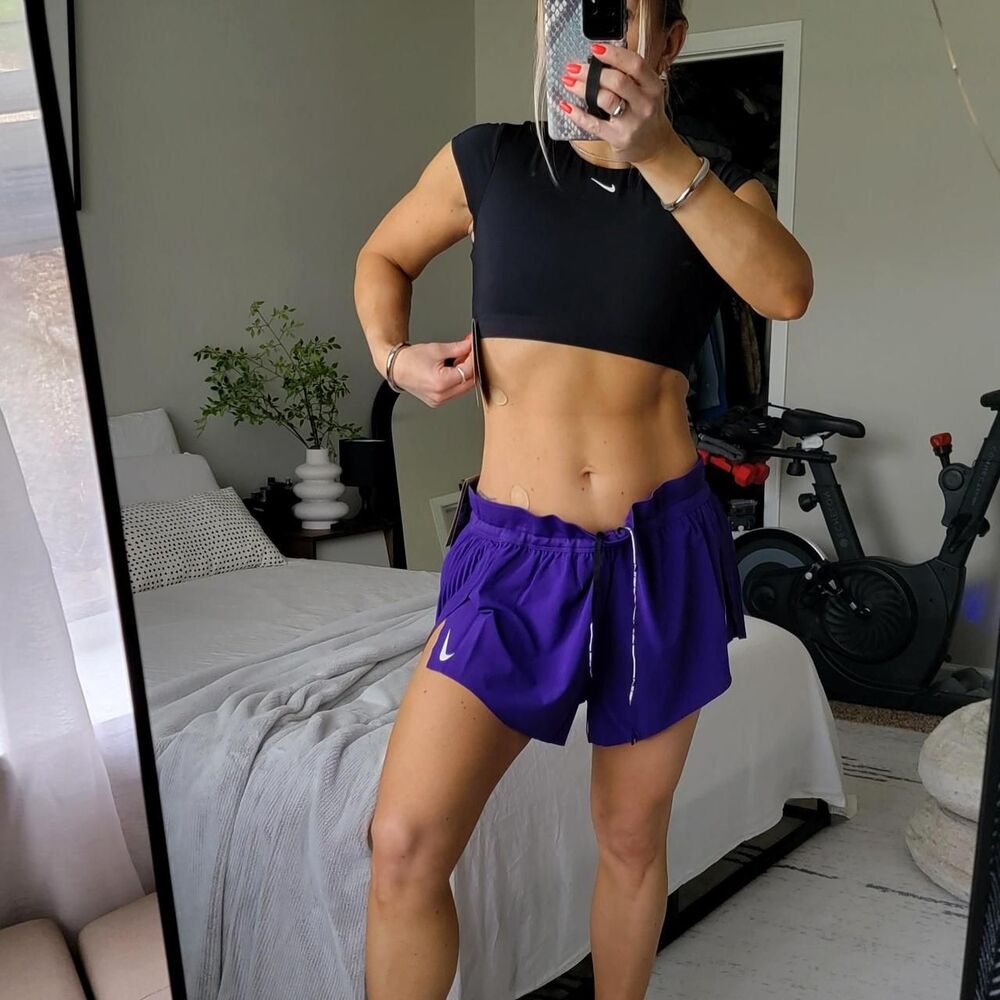 NWT NIKE women's cap sleeve crop top in black.